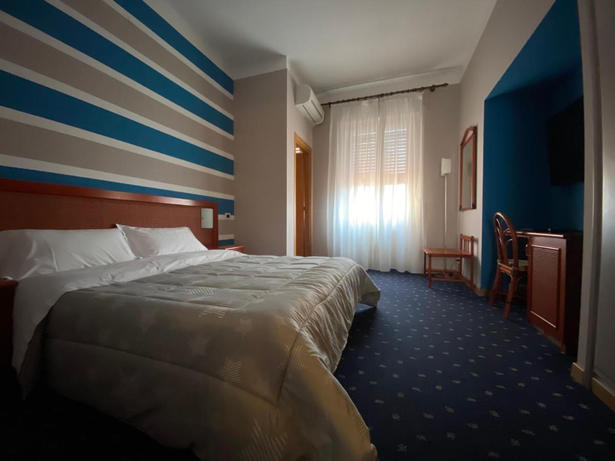 Hotel Kristina Imperia Bagian luar foto