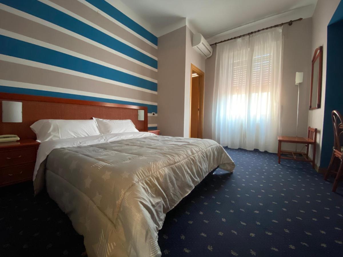 Hotel Kristina Imperia Bagian luar foto