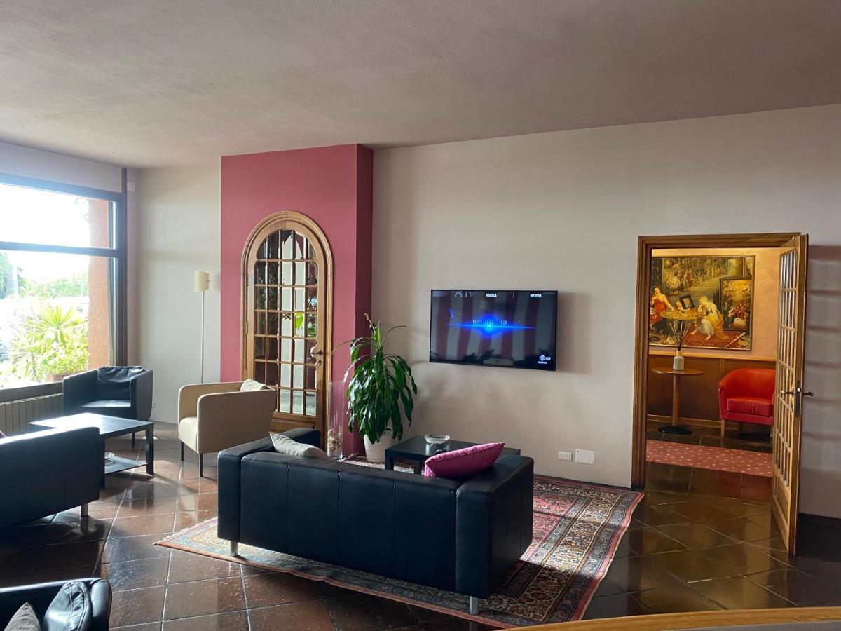 Hotel Kristina Imperia Bagian luar foto