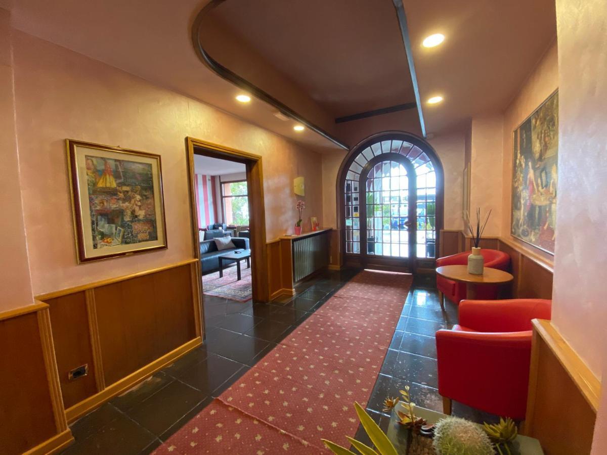 Hotel Kristina Imperia Bagian luar foto