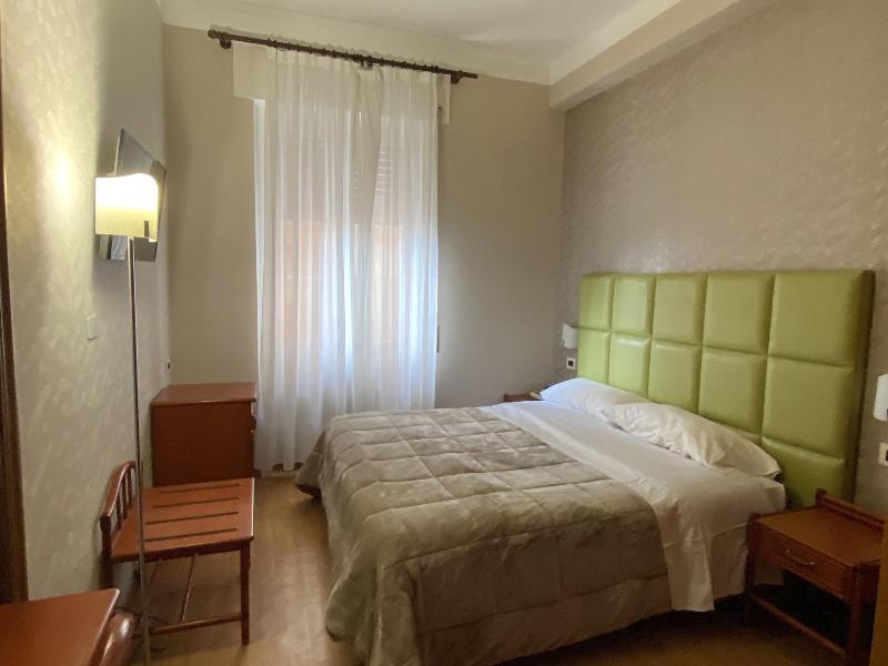 Hotel Kristina Imperia Bagian luar foto