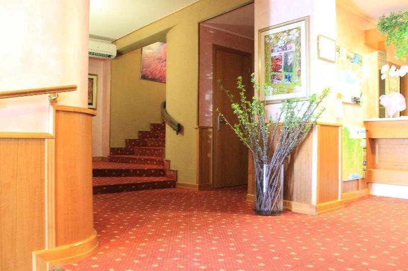 Hotel Kristina Imperia Bagian luar foto