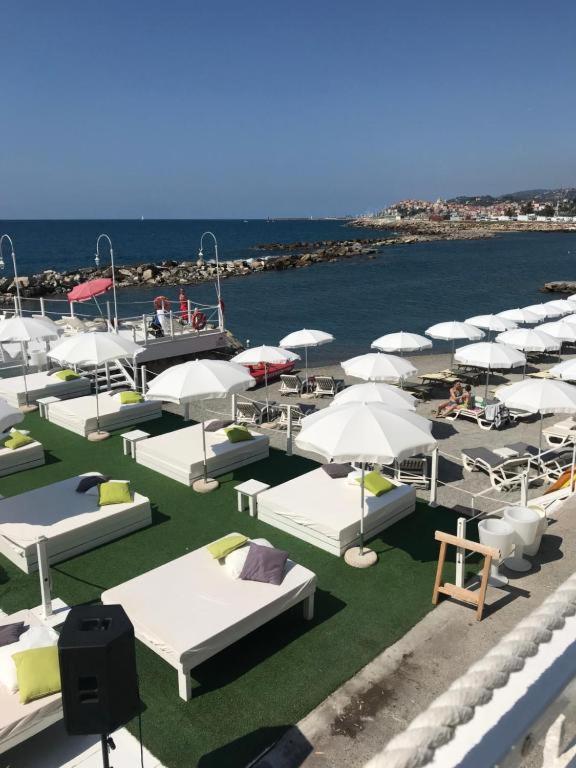 Hotel Kristina Imperia Bagian luar foto