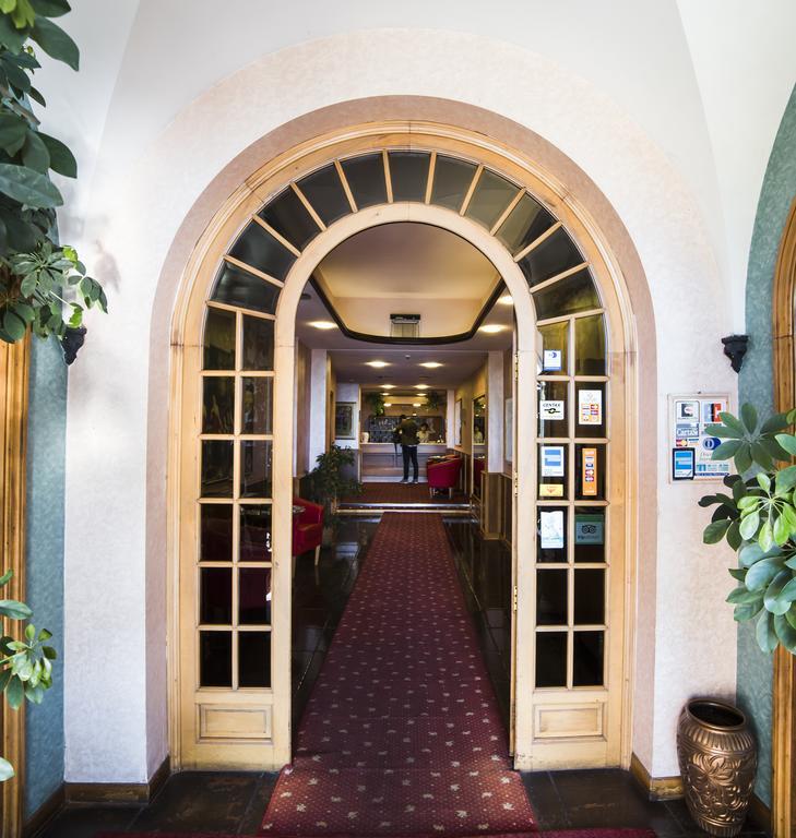 Hotel Kristina Imperia Bagian luar foto