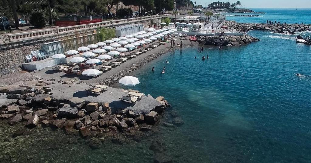 Hotel Kristina Imperia Bagian luar foto