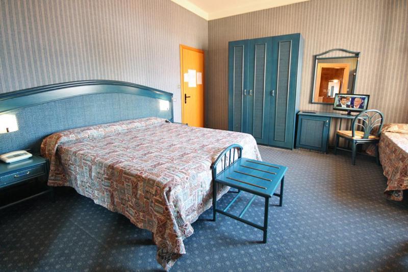 Hotel Kristina Imperia Bagian luar foto
