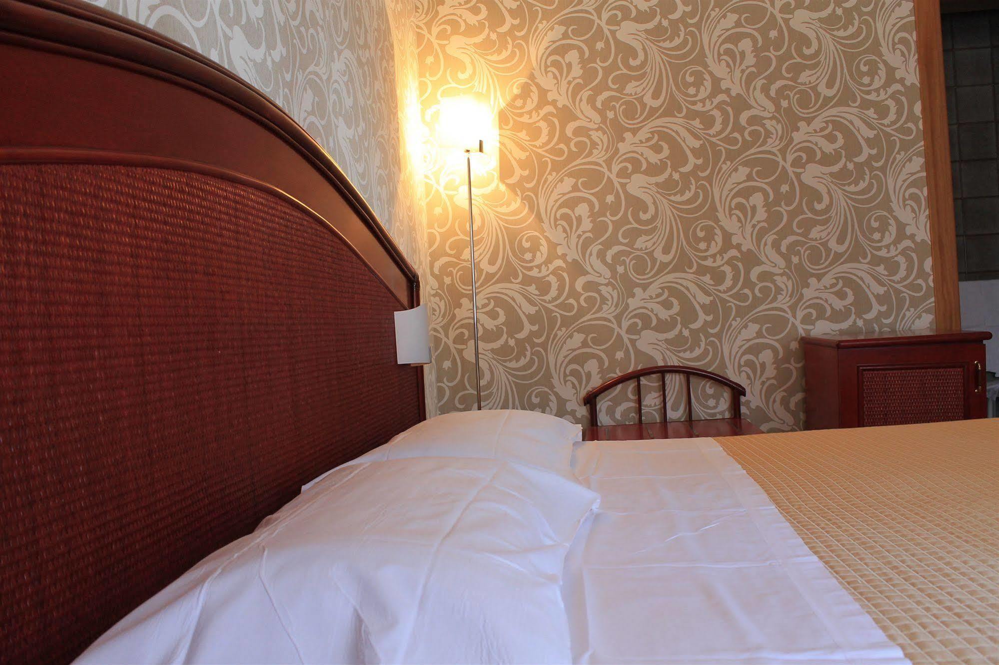 Hotel Kristina Imperia Bagian luar foto