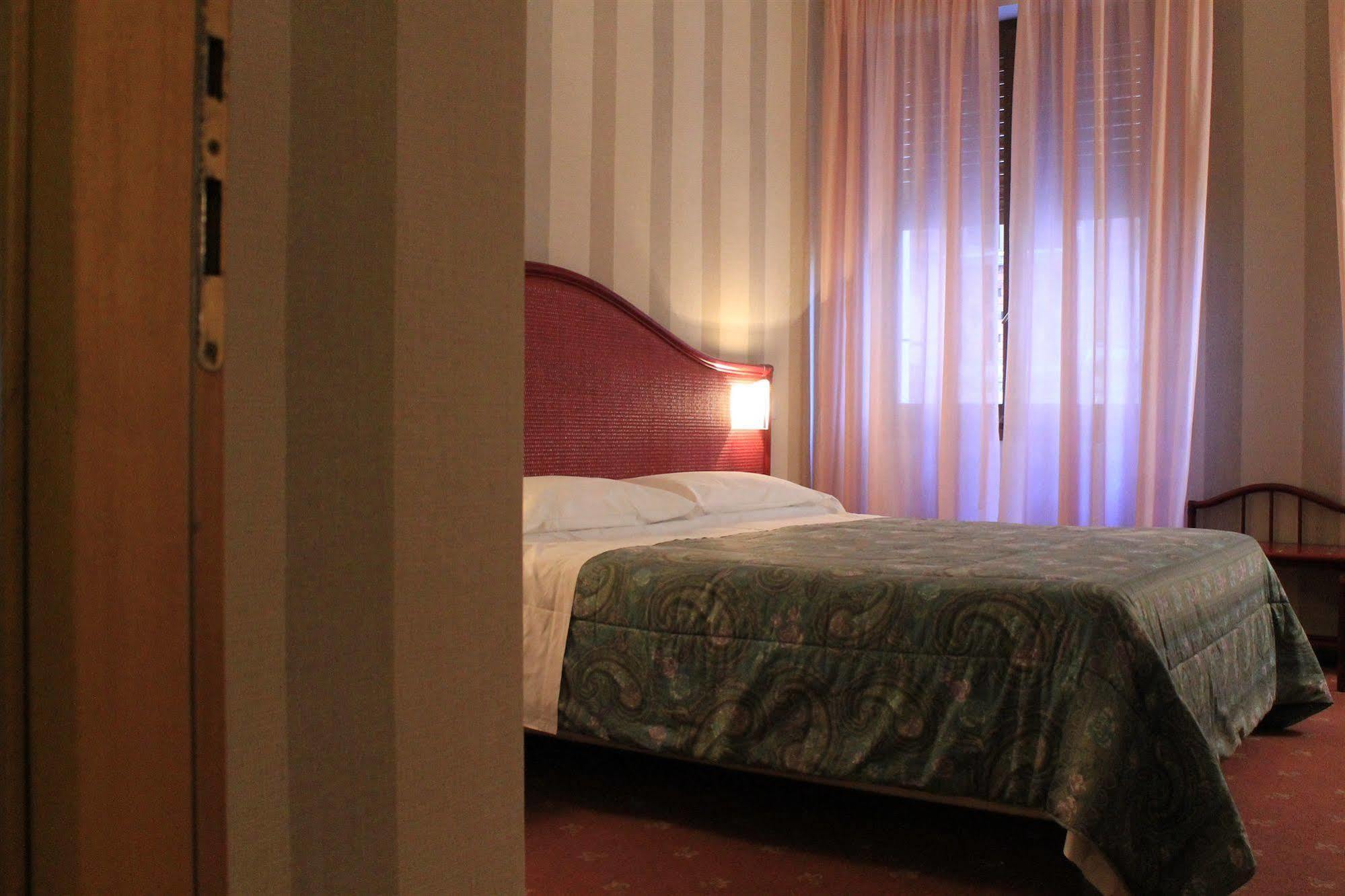 Hotel Kristina Imperia Bagian luar foto