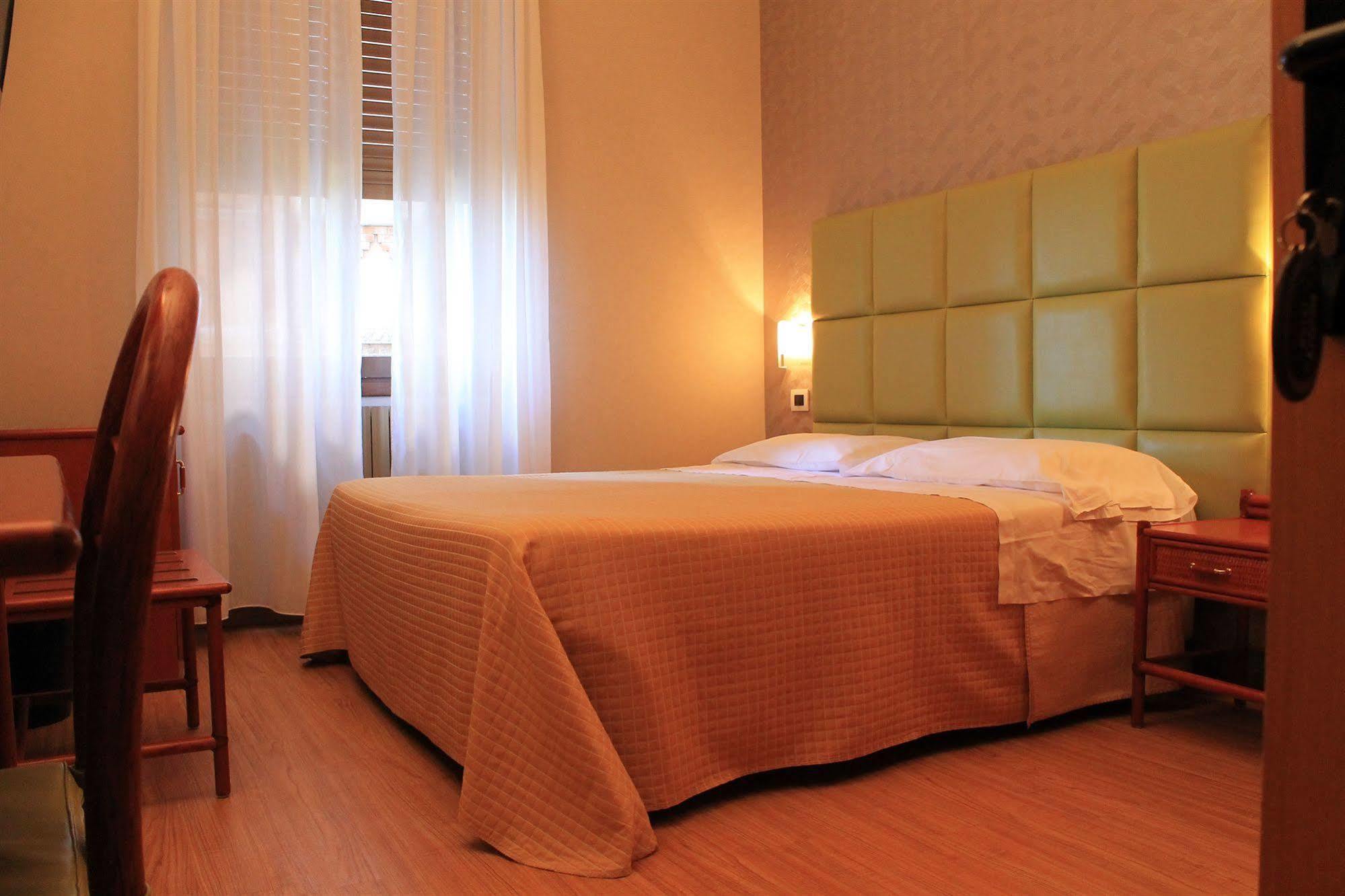 Hotel Kristina Imperia Bagian luar foto