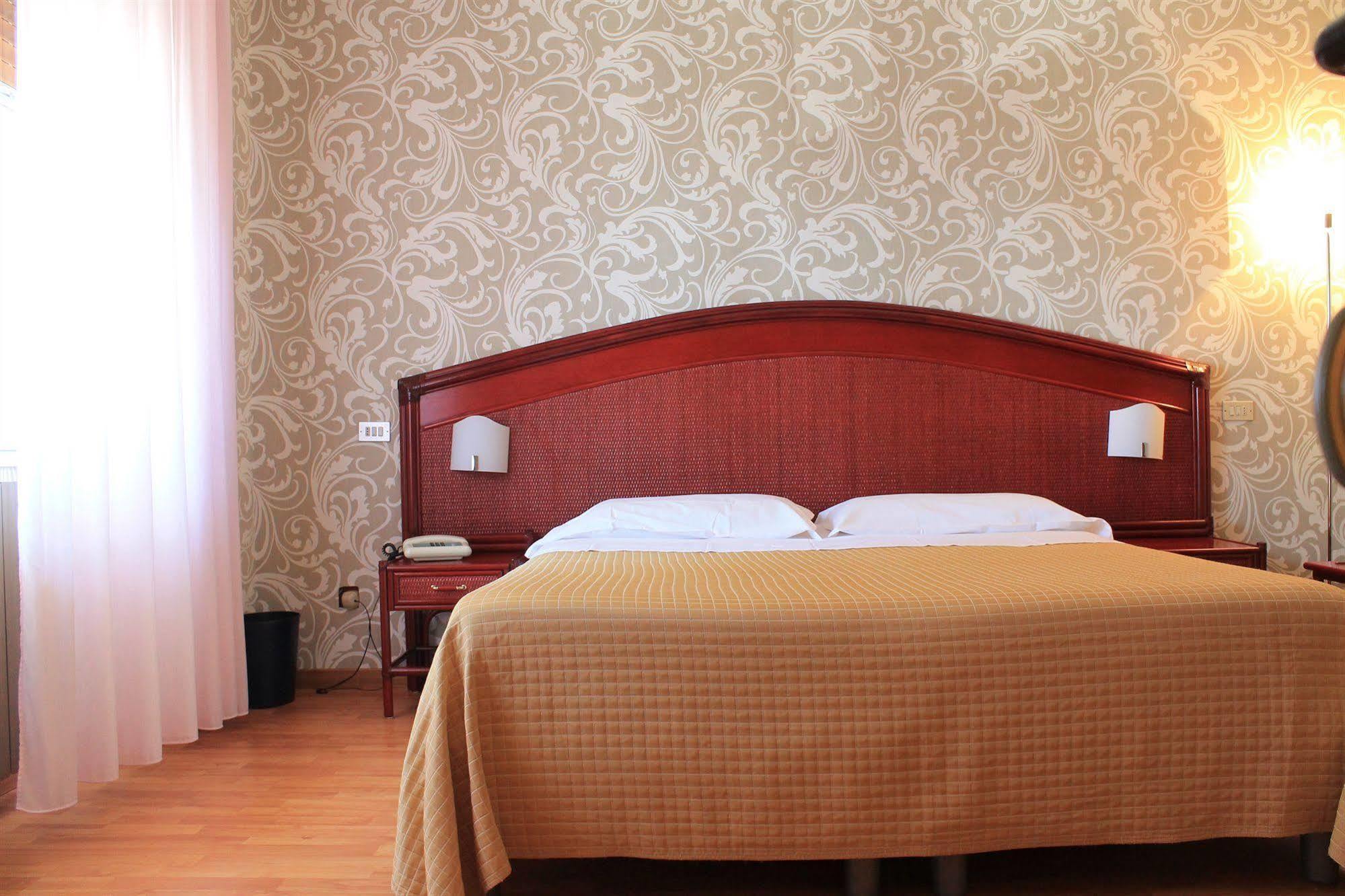 Hotel Kristina Imperia Bagian luar foto