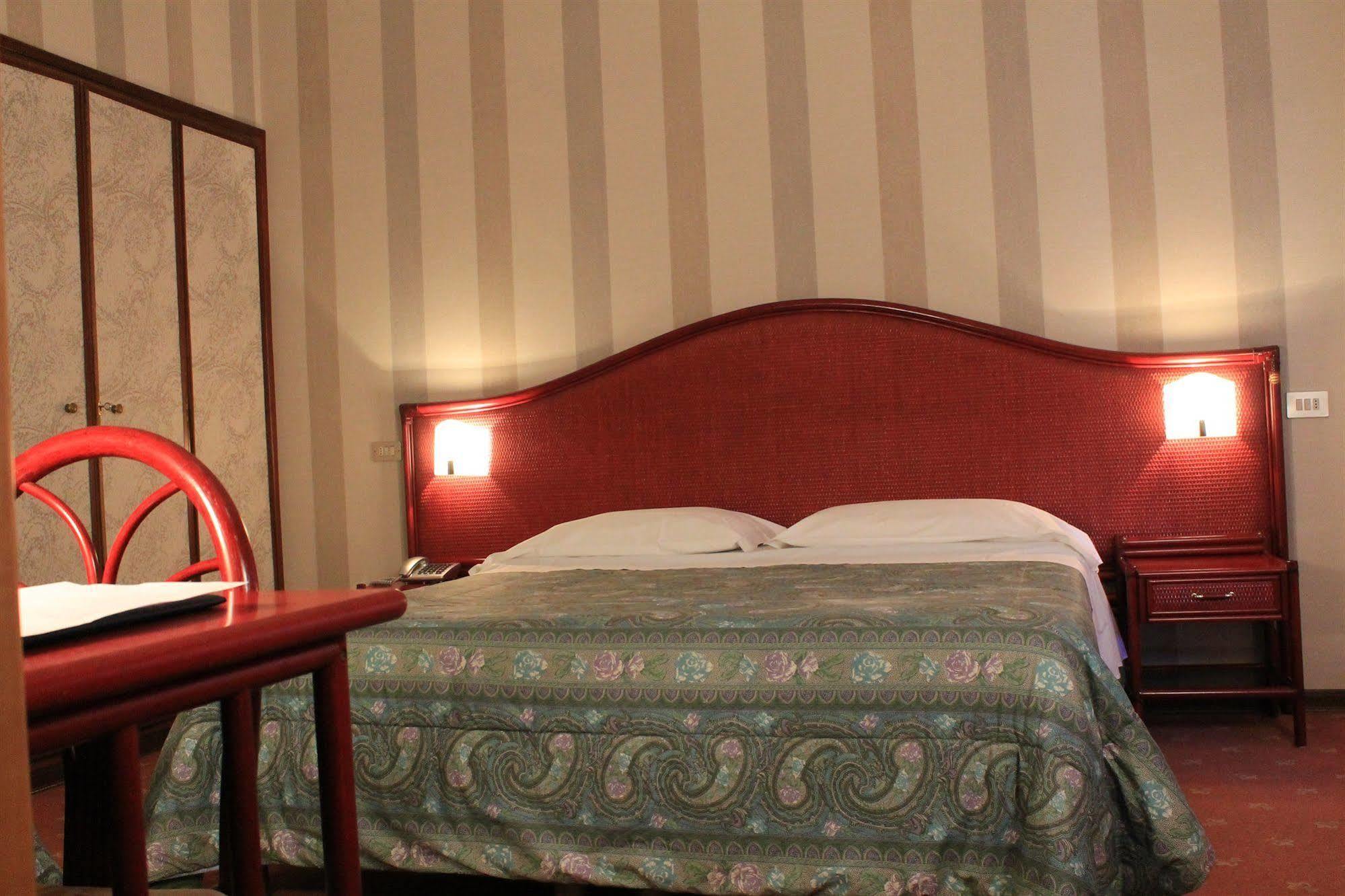 Hotel Kristina Imperia Bagian luar foto