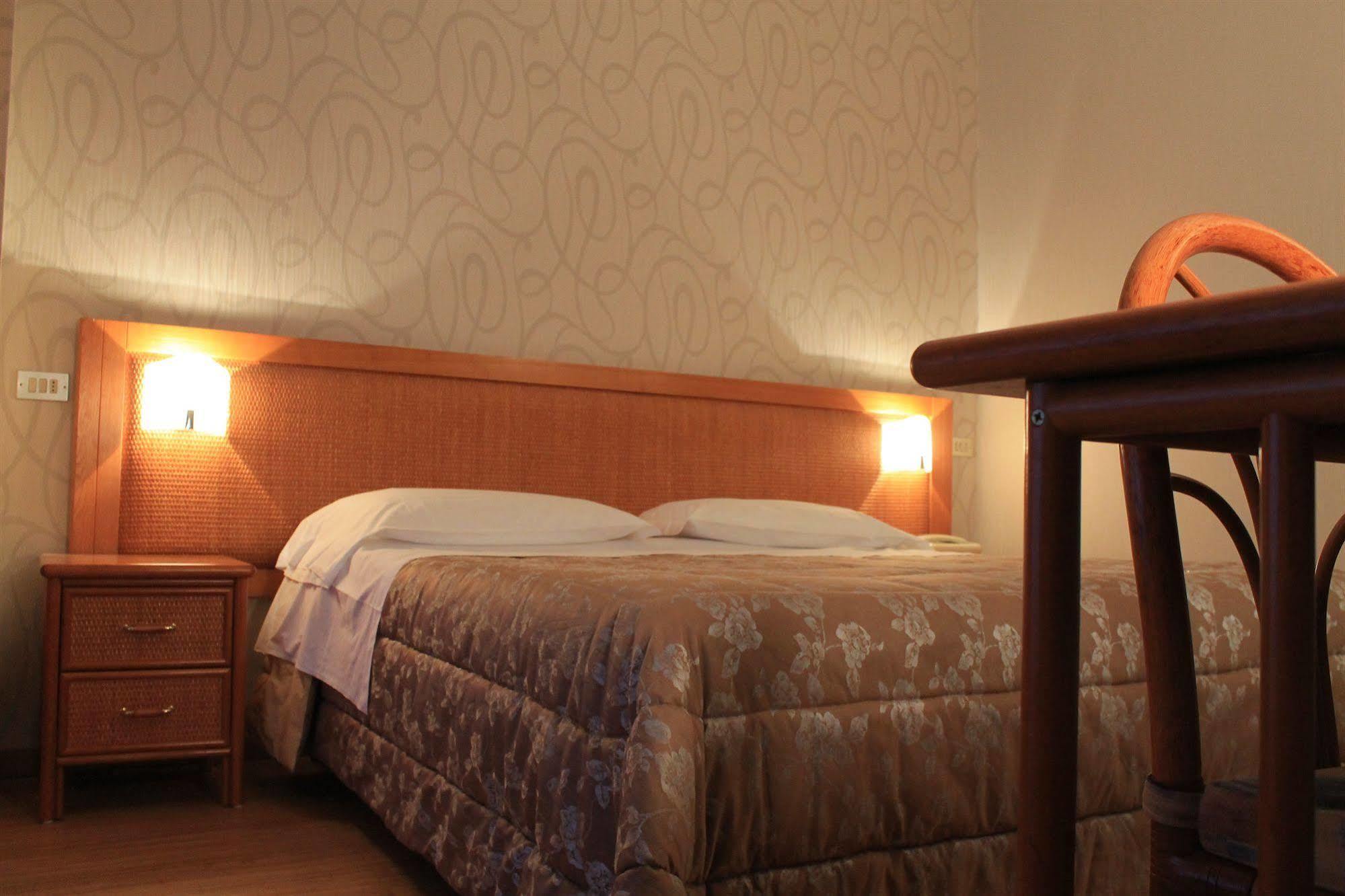 Hotel Kristina Imperia Bagian luar foto